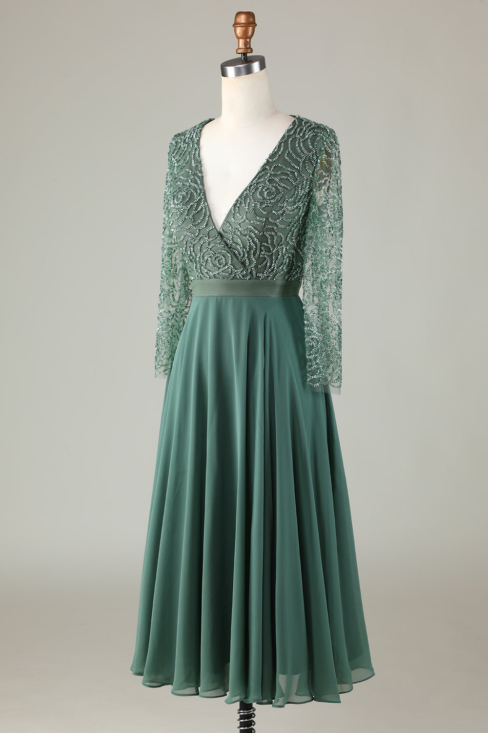 Robe de demoiselle d'honneur trapèze en eucalyptus à décolleté en V, manches longues et perles