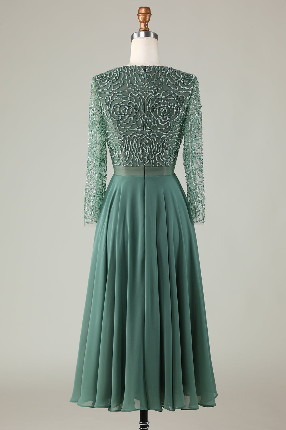 Robe de demoiselle d'honneur trapèze en eucalyptus à décolleté en V, manches longues et perles