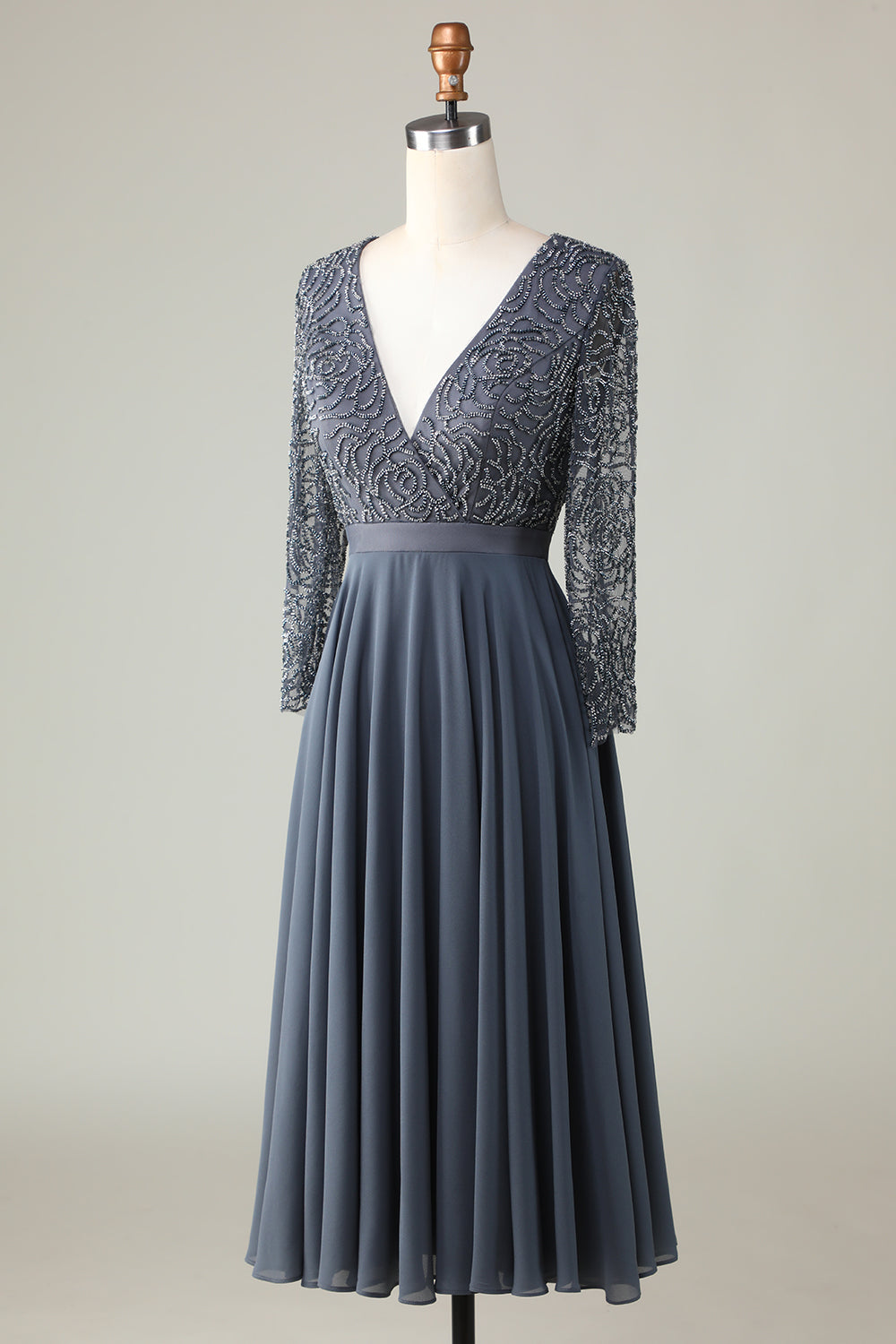 Robe de demoiselle d'honneur trapèze en eucalyptus à décolleté en V, manches longues et perles
