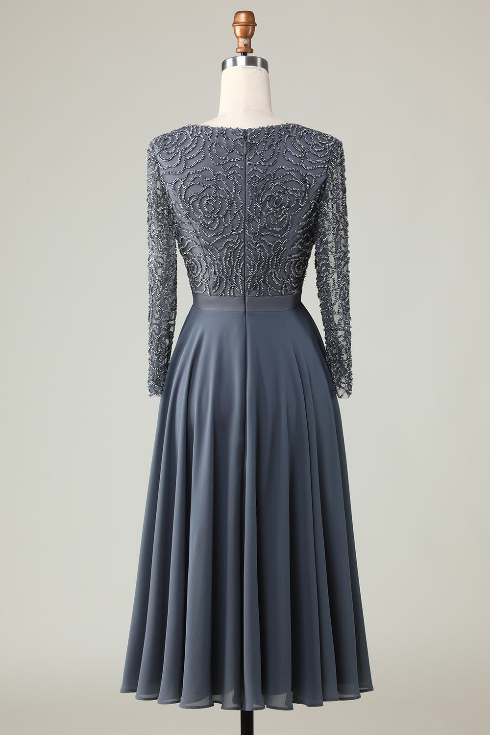 Robe de demoiselle d'honneur trapèze en eucalyptus à décolleté en V, manches longues et perles