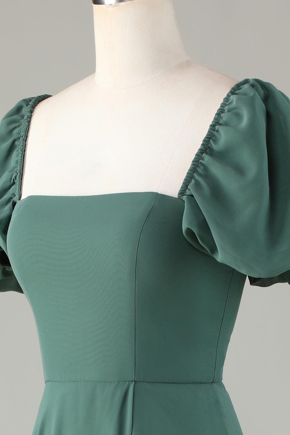Robe de demoiselle d'honneur en mousseline à manches bouffantes et eucalyptus