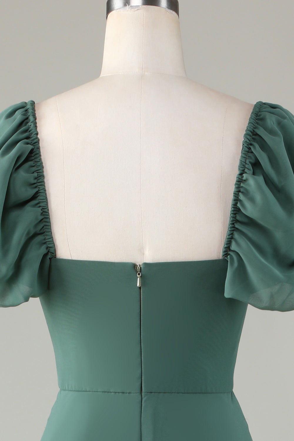 Robe de demoiselle d'honneur en mousseline à manches bouffantes et eucalyptus