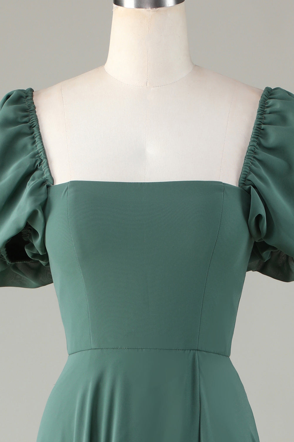 Robe de demoiselle d'honneur en mousseline à manches bouffantes et eucalyptus