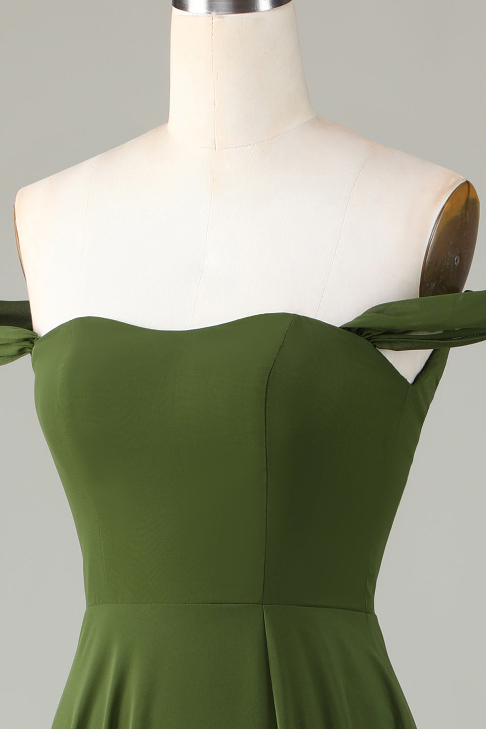 Robe de demoiselle d'honneur trapèze vert olive à épaules dénudées et fente