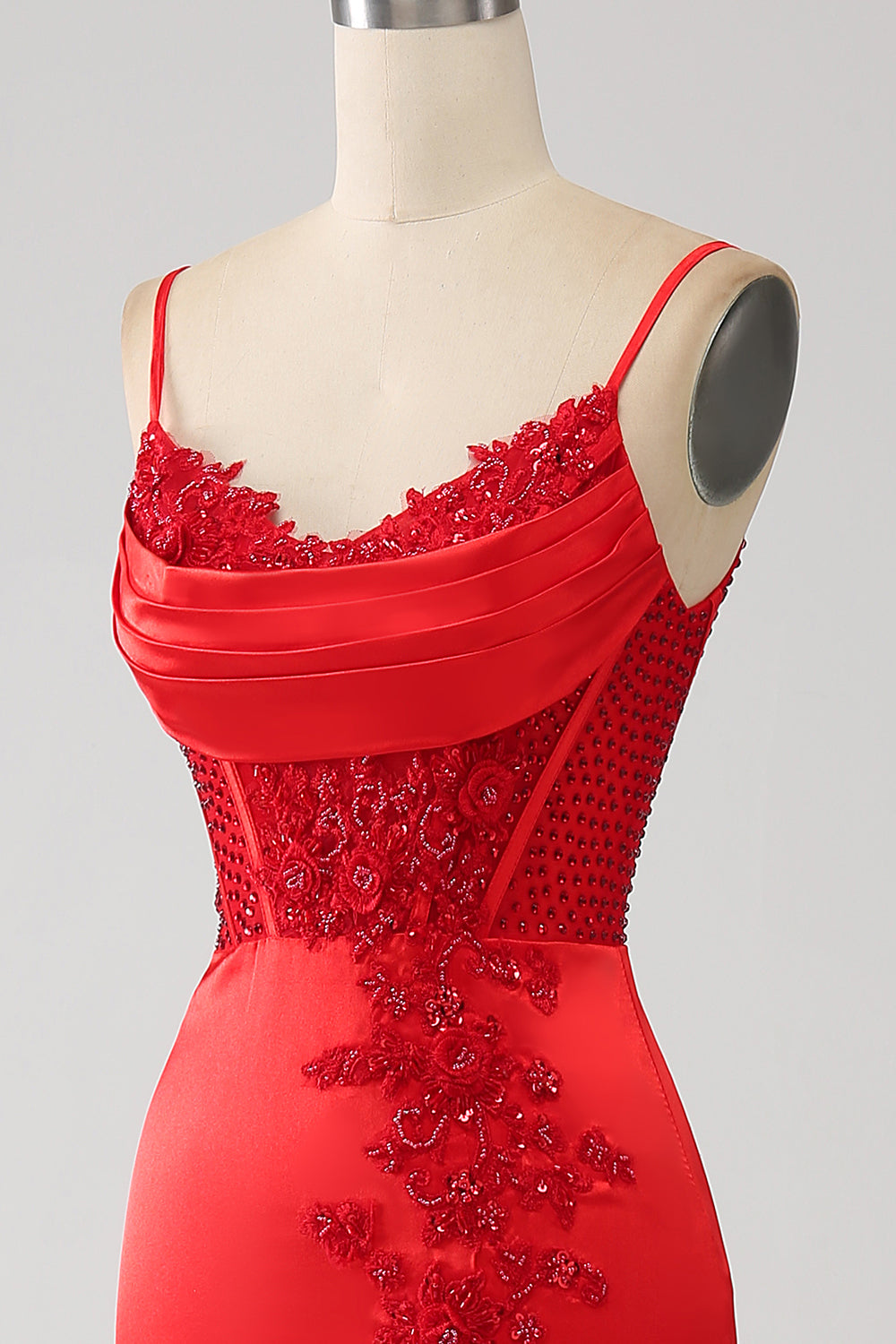 Robe de bal sirène en satin rouge perlée avec fente