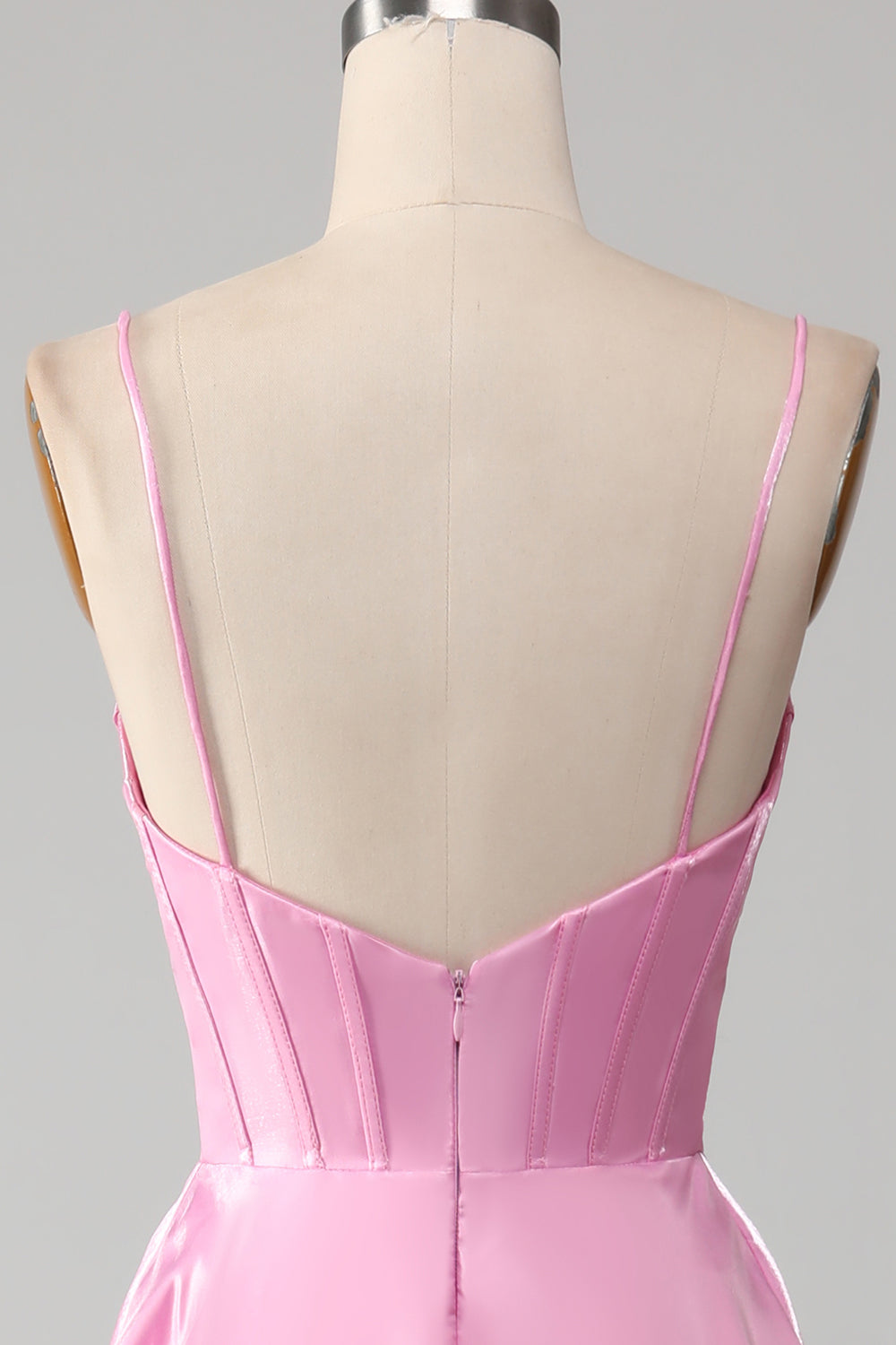 Robe de bal corset rose à fines bretelles et coupe trapèze