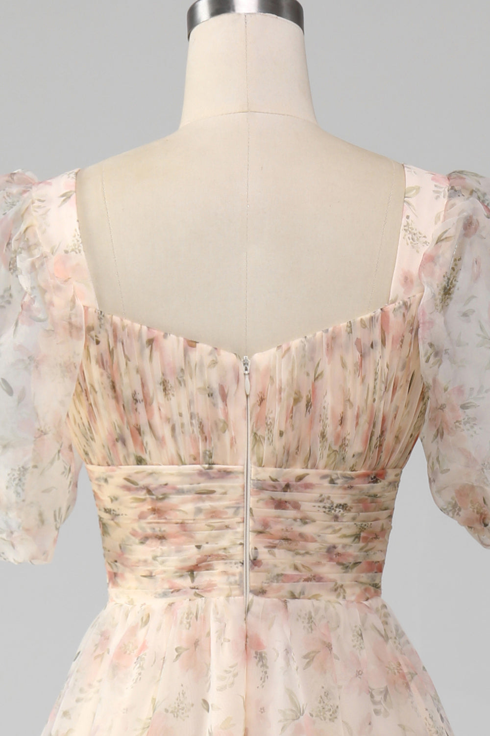 Robe de bal plissée étagée couleur champagne, coupe trapèze, imprimé floral, manches bouffantes