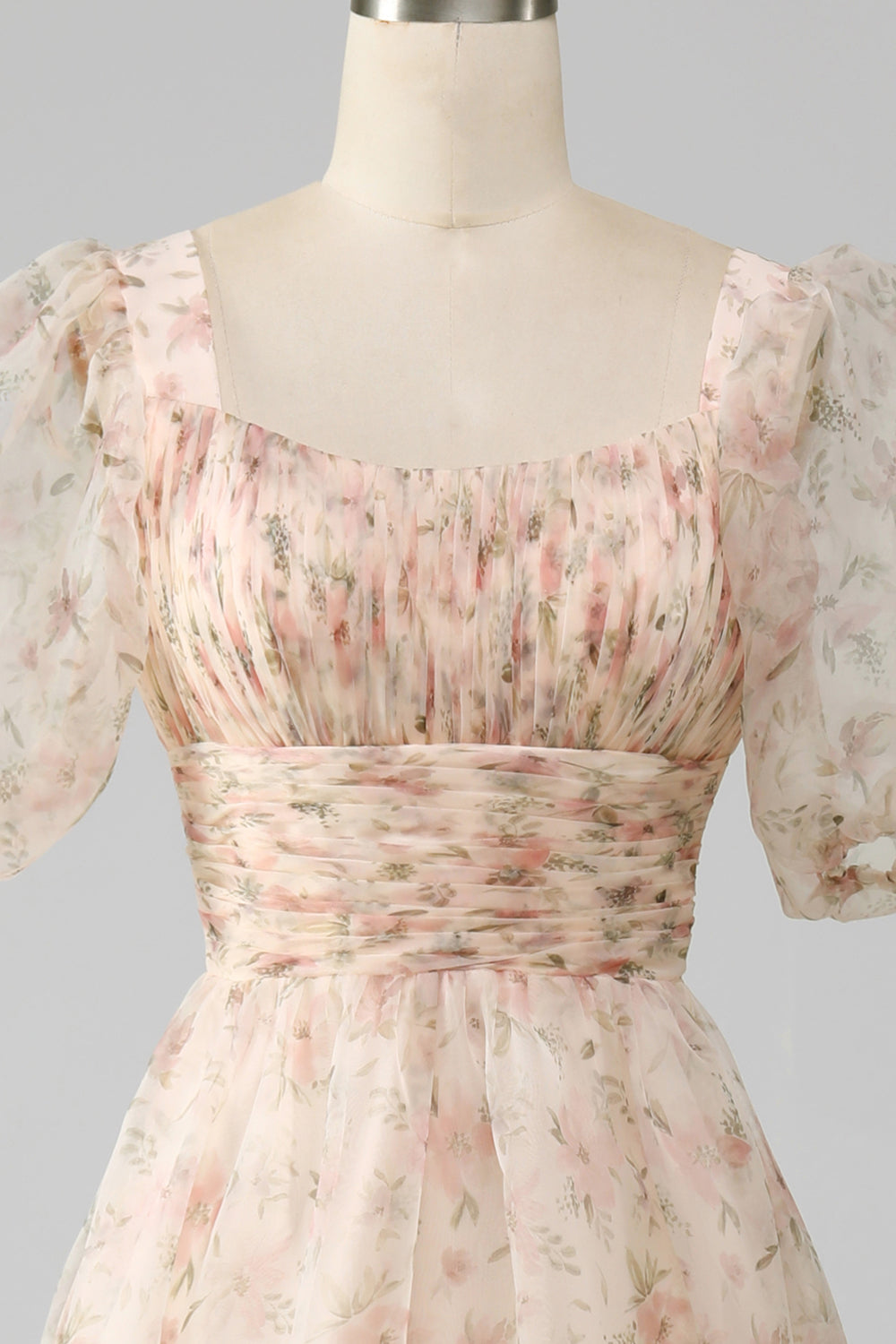 Robe de bal plissée étagée couleur champagne, coupe trapèze, imprimé floral, manches bouffantes