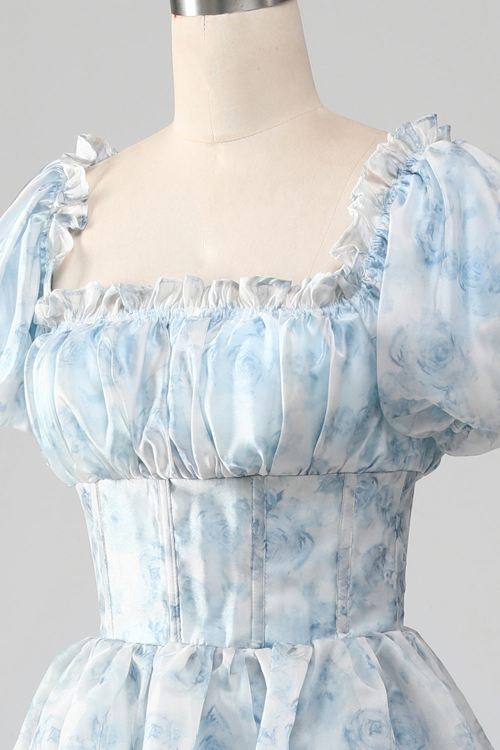 Robe de bal trapèze rose avec encolure carrée, volants et volants étagés