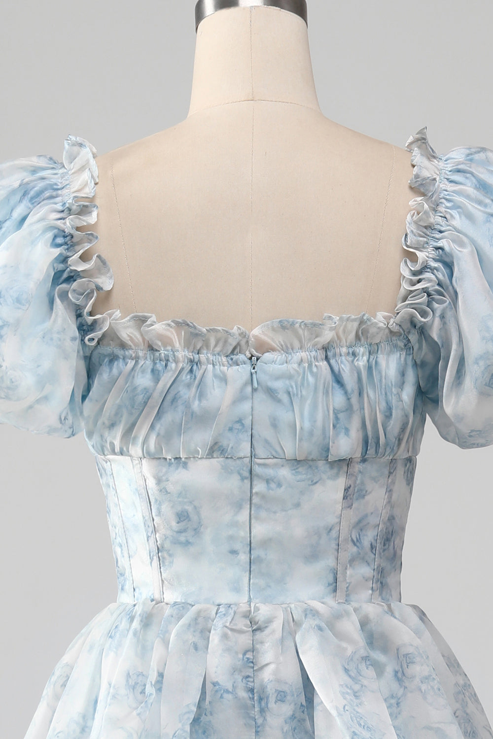 Robe de bal étagée bleu ciel en organza avec corset
