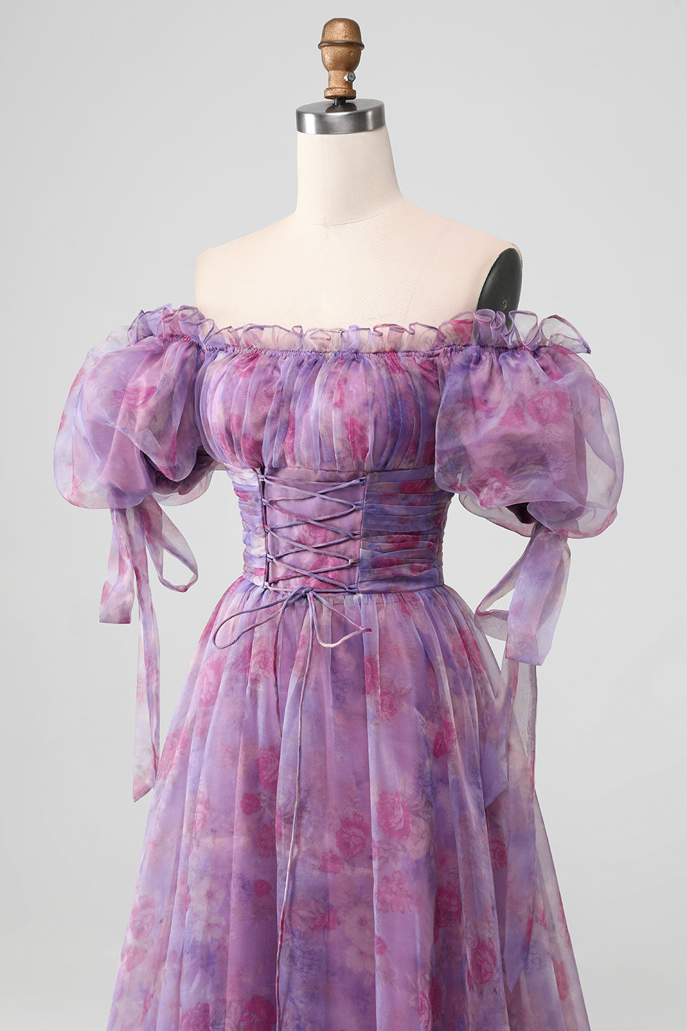 Robe longue de bal de promo évasée violette à imprimé, lacets et manches bouffantes
