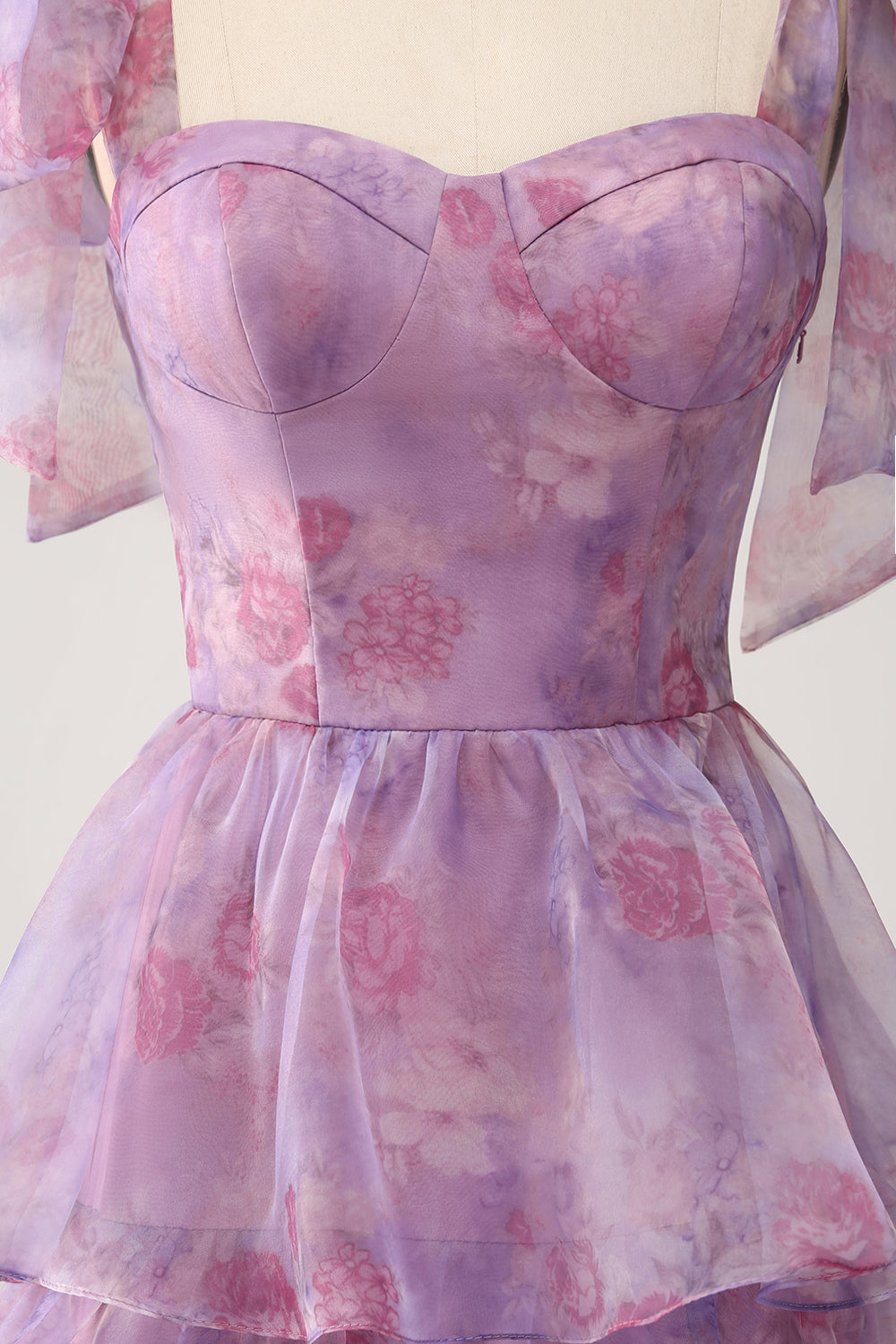Robe de bal longue mi-mollet violette imprimée avec coupe trapèze et volants