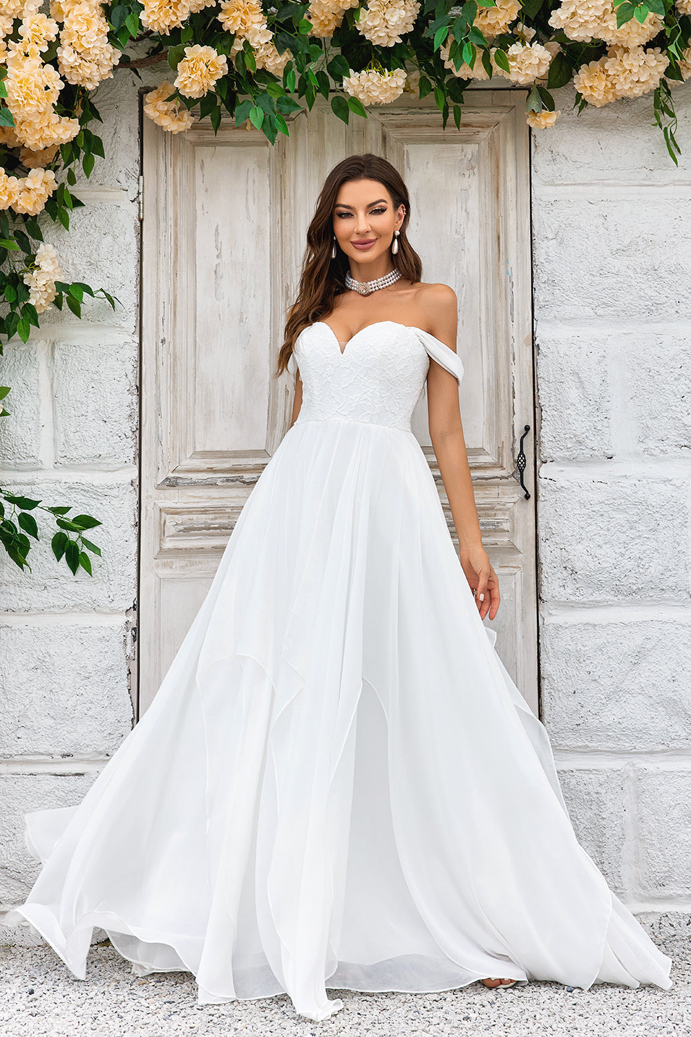 Élégante robe de mariée trapèze en mousseline de soie ivoire avec dentelle et épaules dénudées