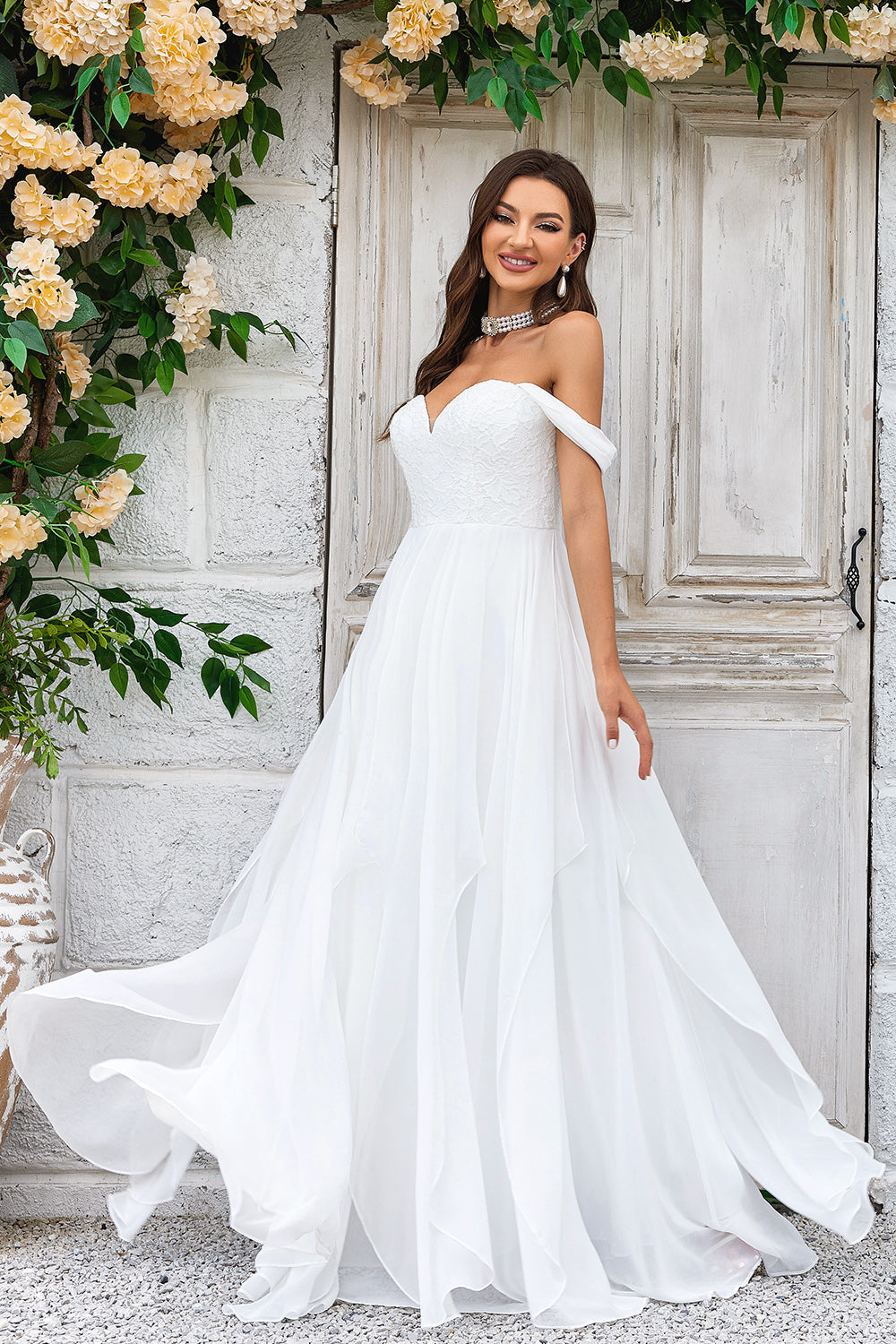 Élégante robe de mariée trapèze en mousseline de soie ivoire avec dentelle et épaules dénudées