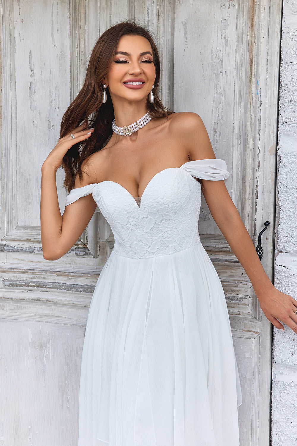 Élégante robe de mariée trapèze en mousseline de soie ivoire avec dentelle et épaules dénudées