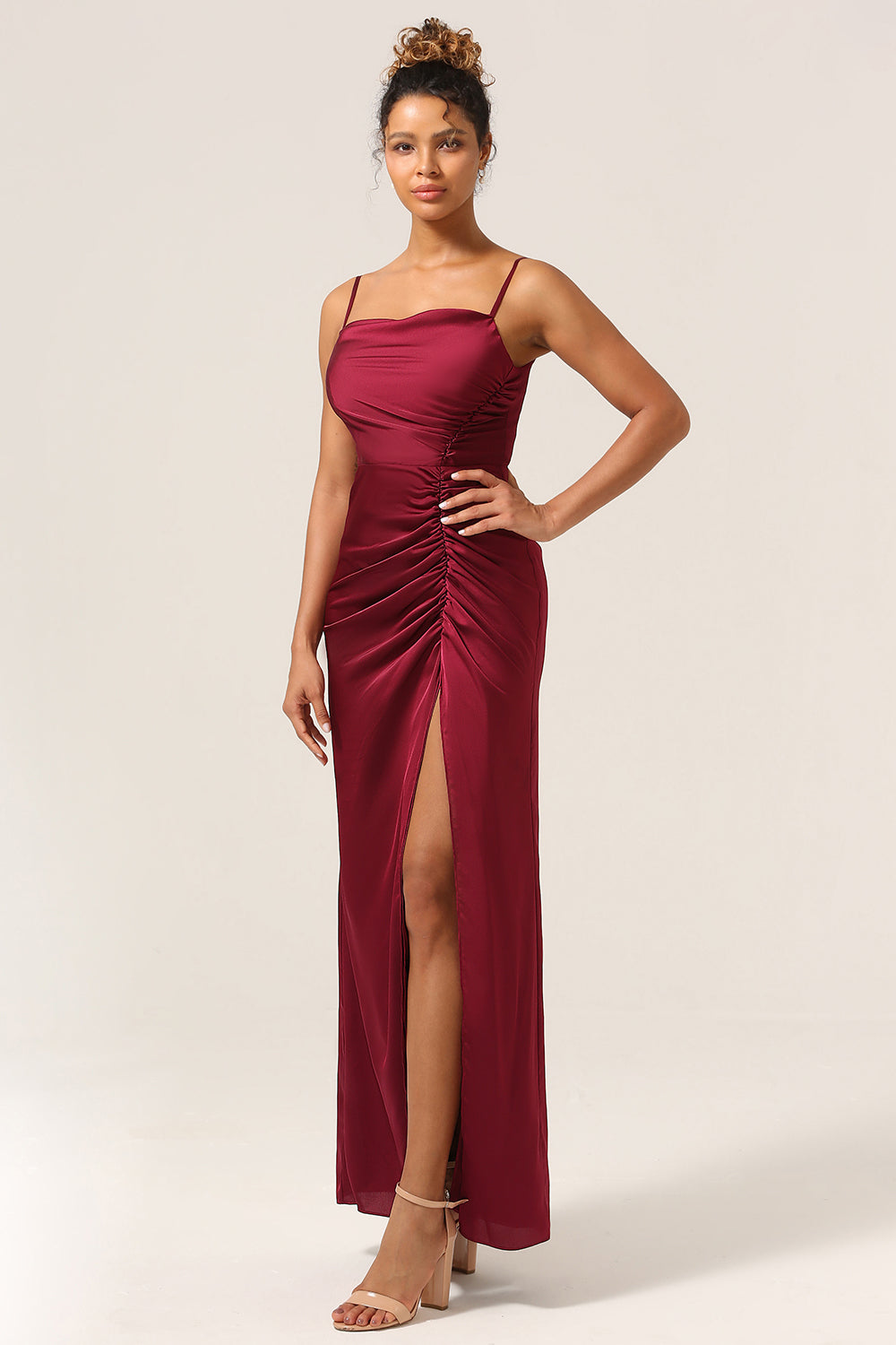 Robe longue de demoiselle d'honneur bordeaux sirène simple à fines bretelles avec fente avant