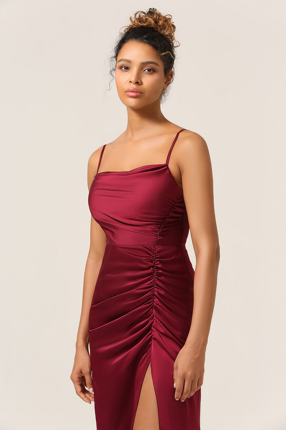 Robe longue de demoiselle d'honneur bordeaux sirène simple à fines bretelles avec fente avant