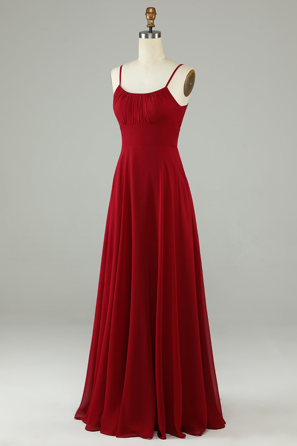 Robe longue de demoiselle d'honneur trapèze bordeaux à fines bretelles