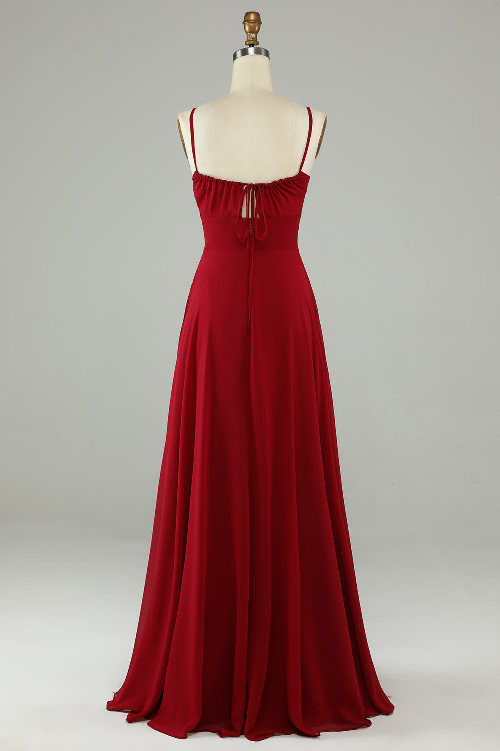 Robe longue de demoiselle d'honneur trapèze bordeaux à fines bretelles