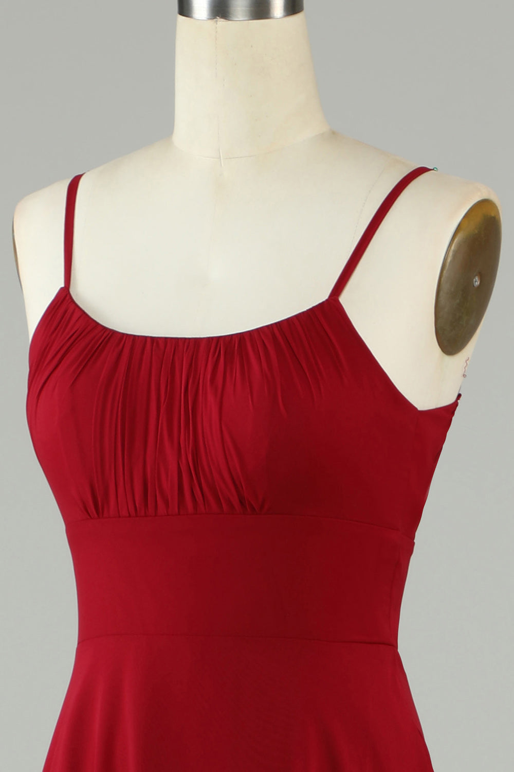 Robe longue de demoiselle d'honneur trapèze bordeaux à fines bretelles