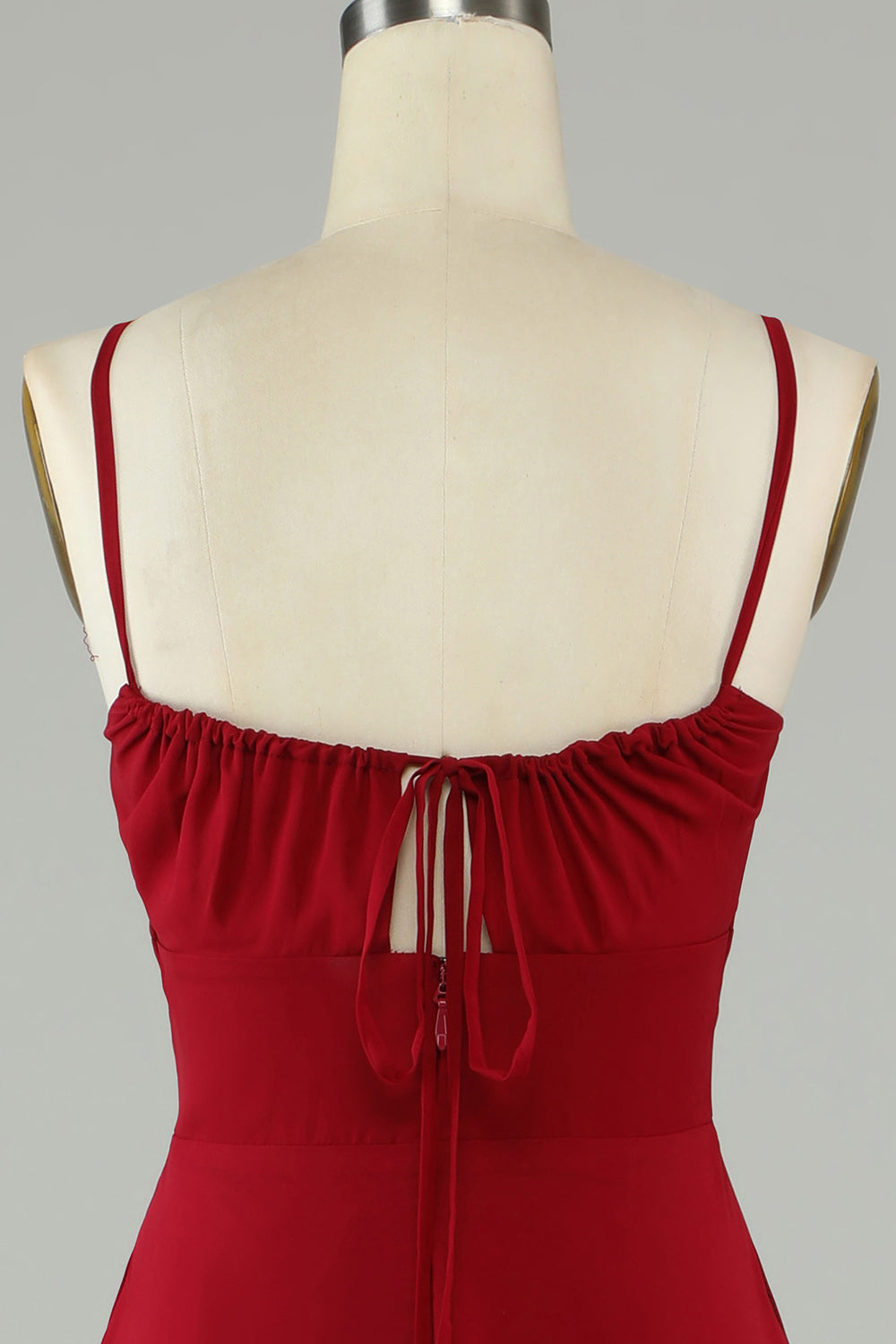Robe longue de demoiselle d'honneur trapèze bordeaux à fines bretelles