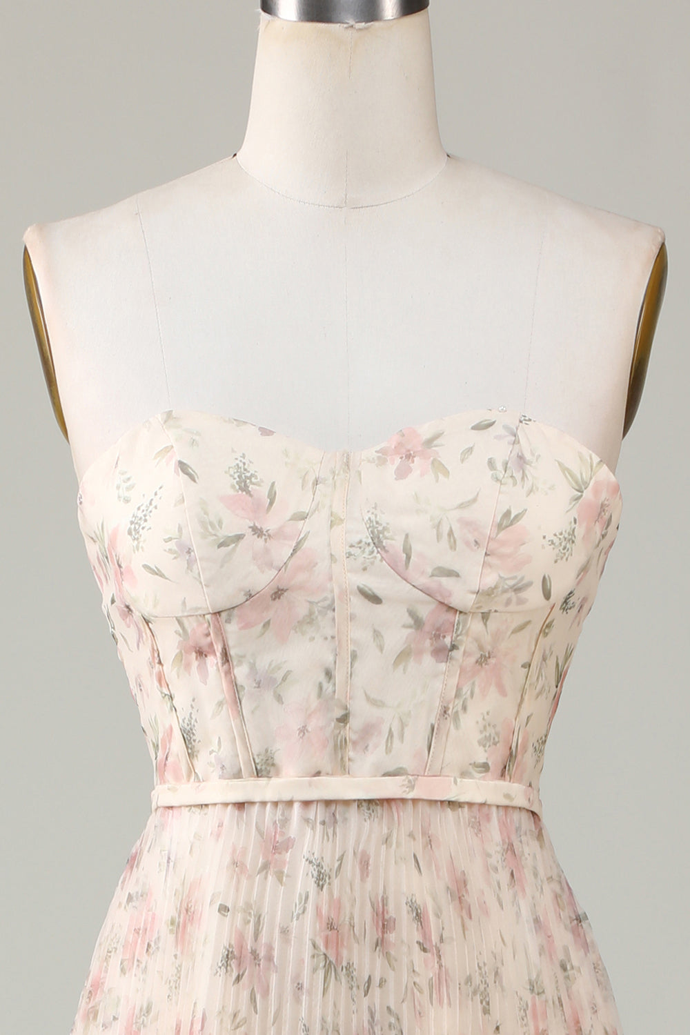 Robe de demoiselle d'honneur trapèze champagne fleurie avec bustier cœur