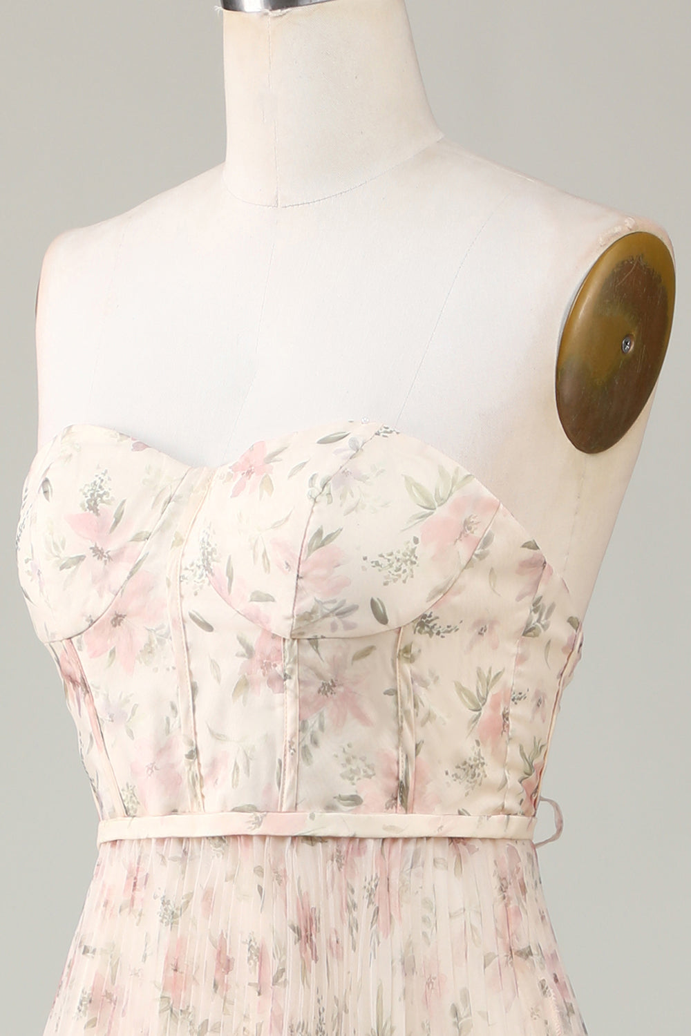 Robe de demoiselle d'honneur trapèze champagne fleurie avec bustier cœur