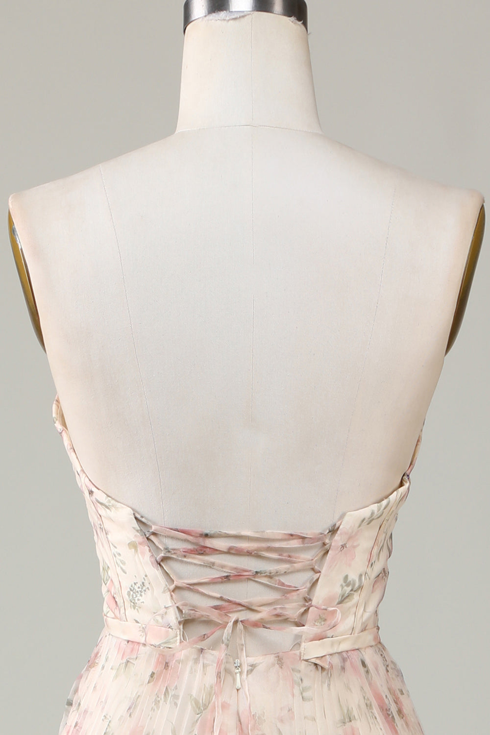 Robe de demoiselle d'honneur trapèze champagne fleurie avec bustier cœur