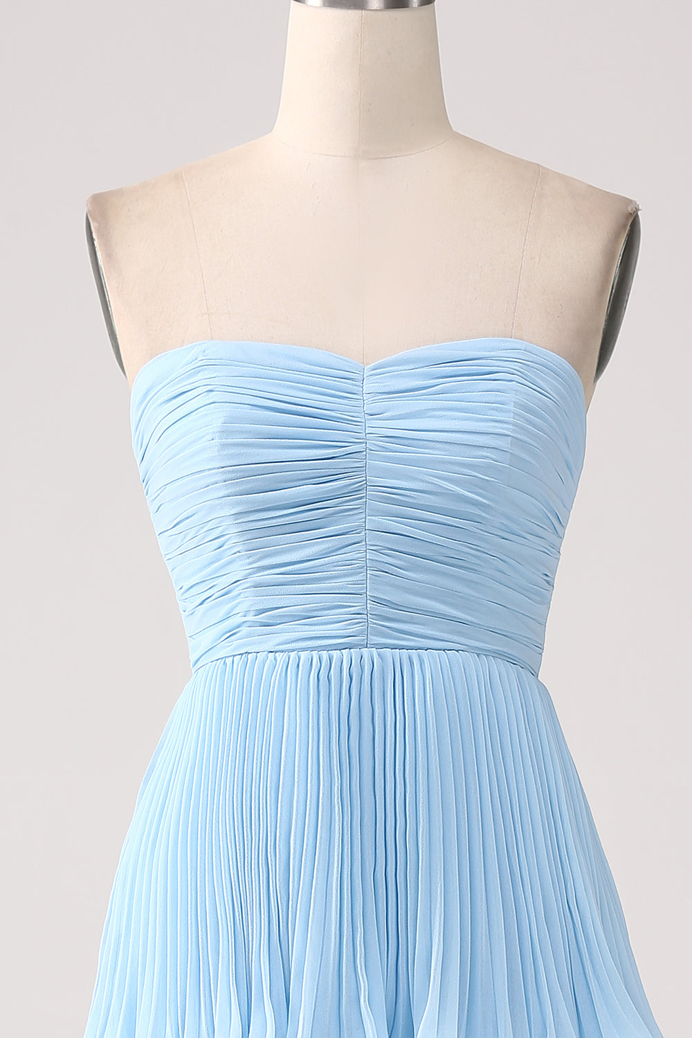 Robe de bal bleu ciel bustier plissée