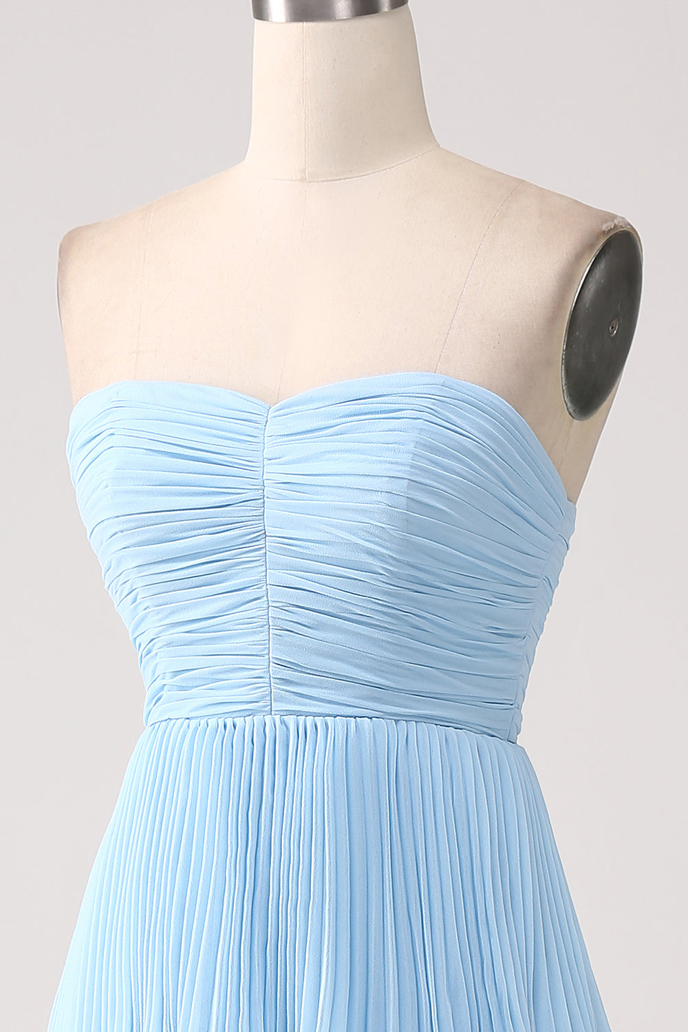 Robe de bal bleu ciel bustier plissée