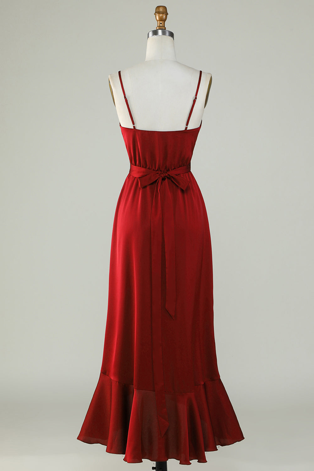 Robe de demoiselle d'honneur bordeaux à fines bretelles et à volants