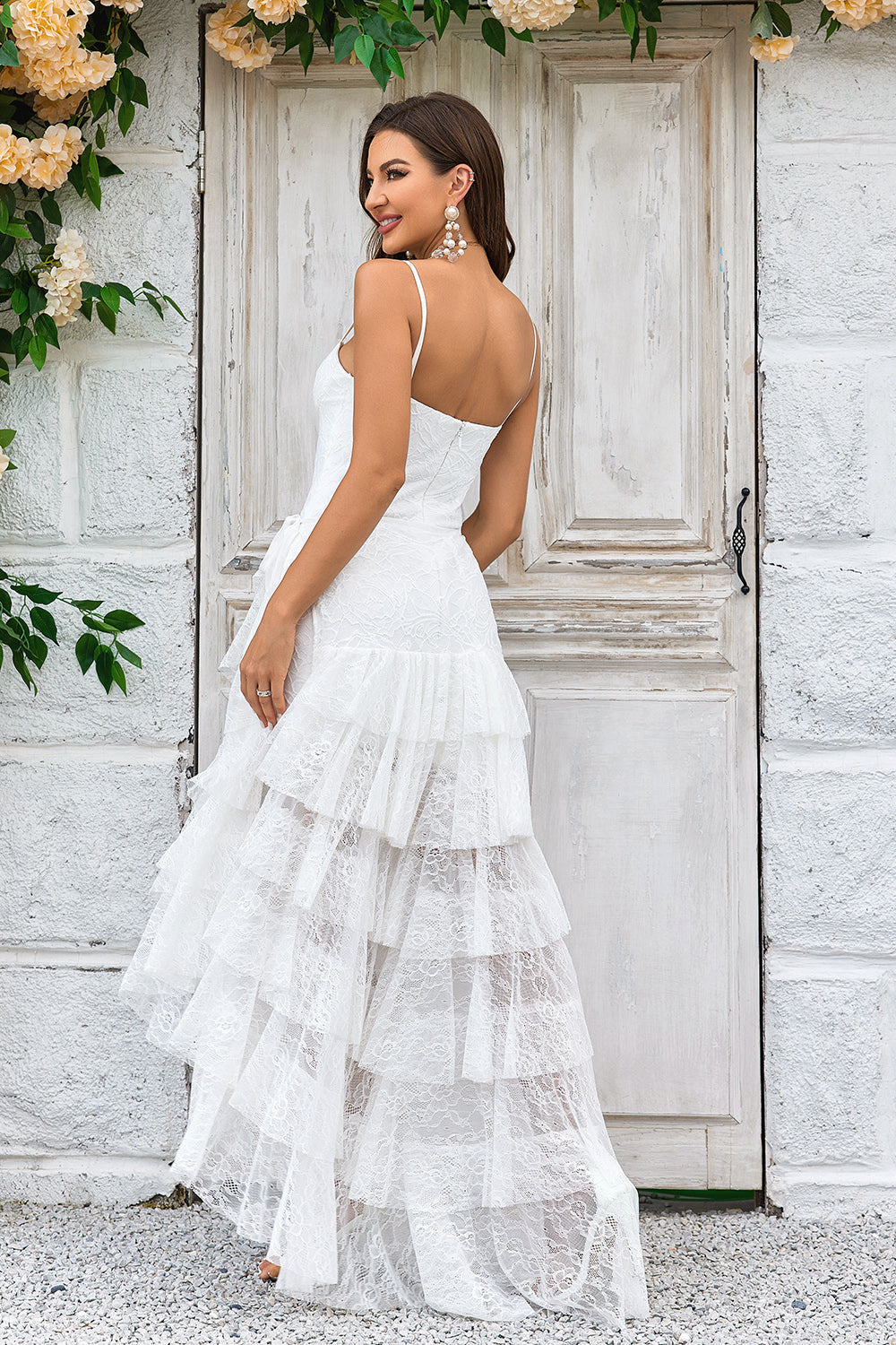 Robe de mariée bohème asymétrique en dentelle ivoire avec traîne détachable