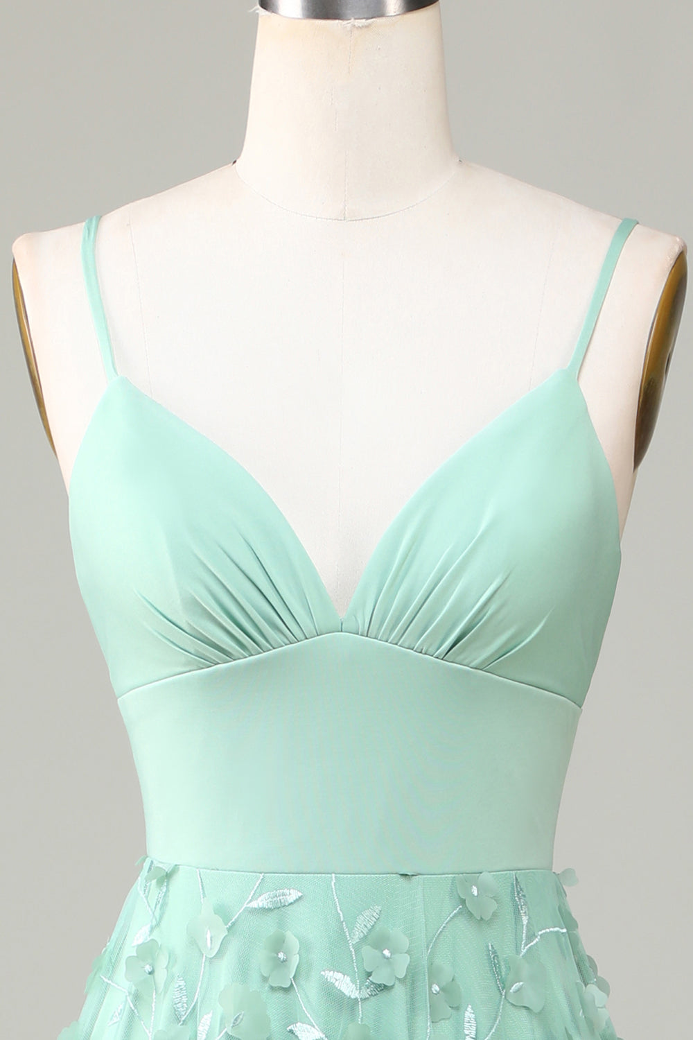 Robe de demoiselle d'honneur trapèze verte sans manches à fines bretelles