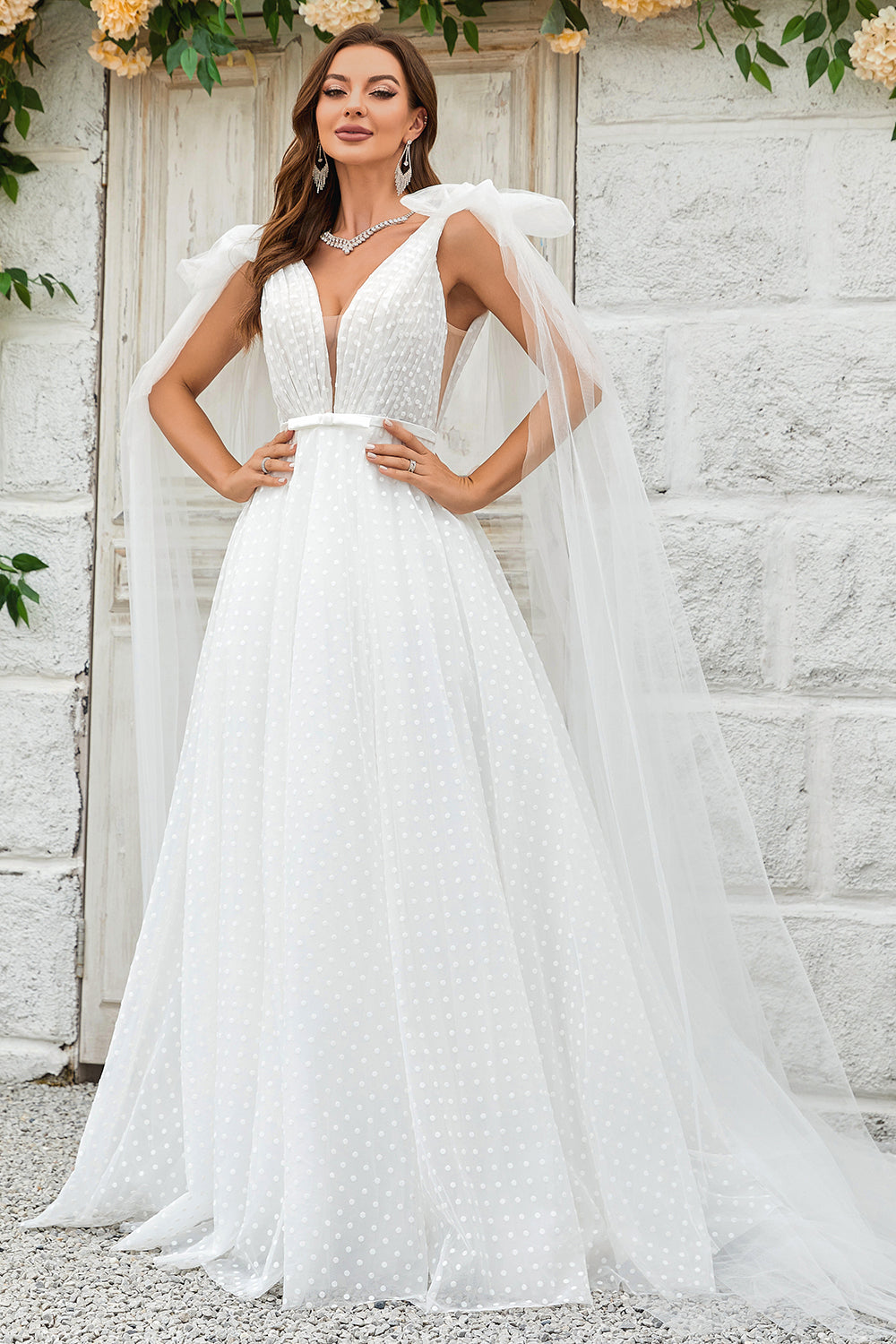 Robe de mariée en tulle ivoire avec traîne watteau amovible
