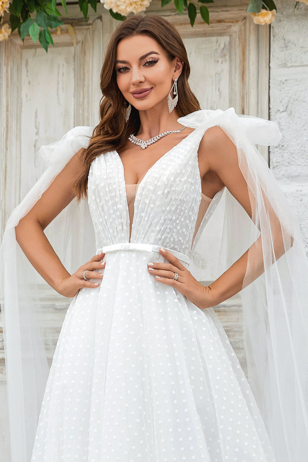 Robe de mariée en tulle ivoire avec traîne watteau amovible