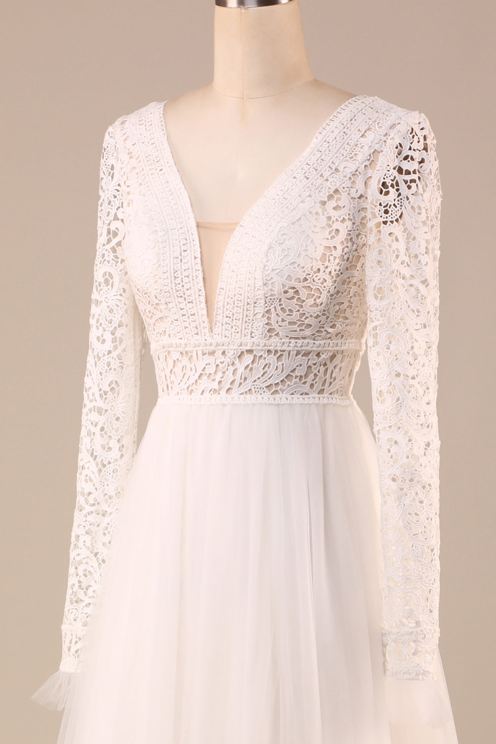 Robe de mariée évasée en tulle ivoire à manches longues avec dentelle