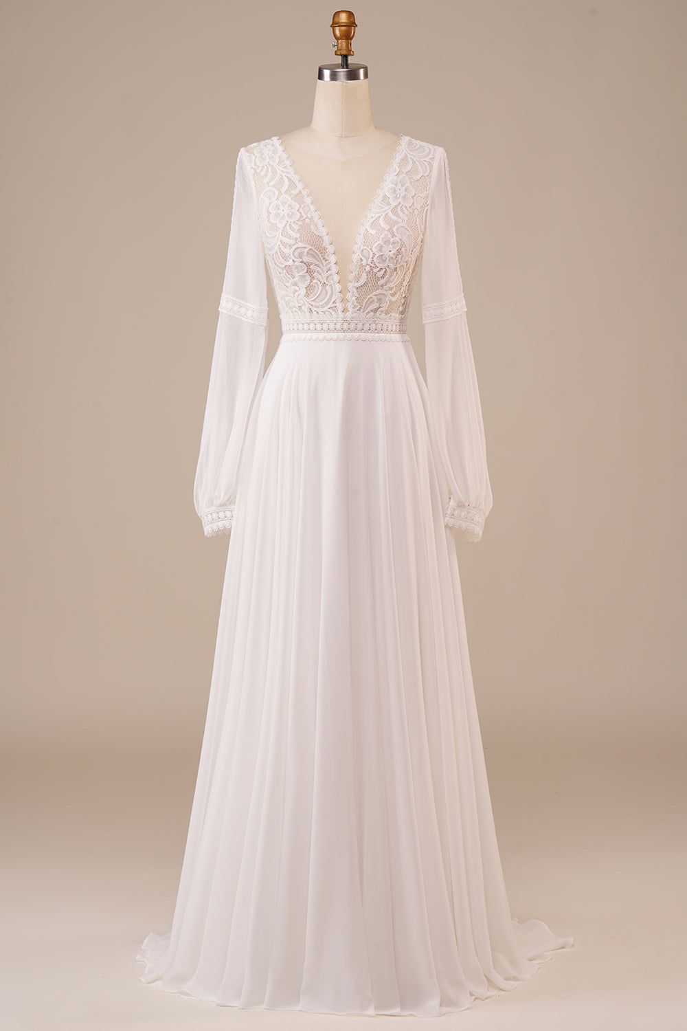 Robe de mariée ivoire à manches longues et dentelle