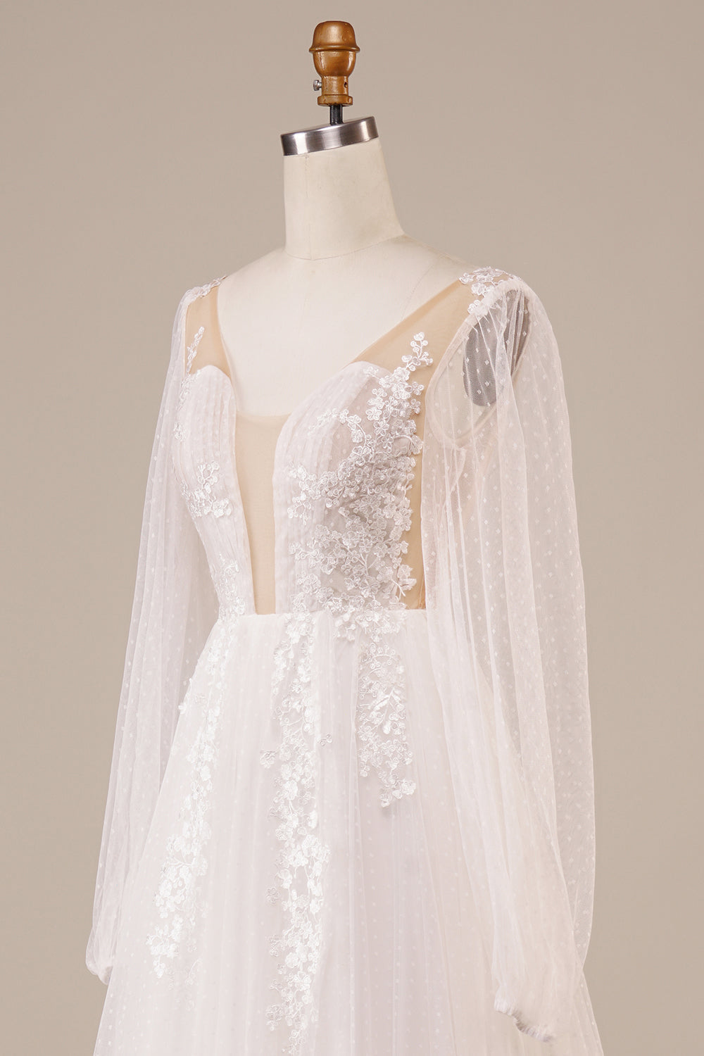Robe de mariée ivoire à manches longues, dos ouvert et appliques