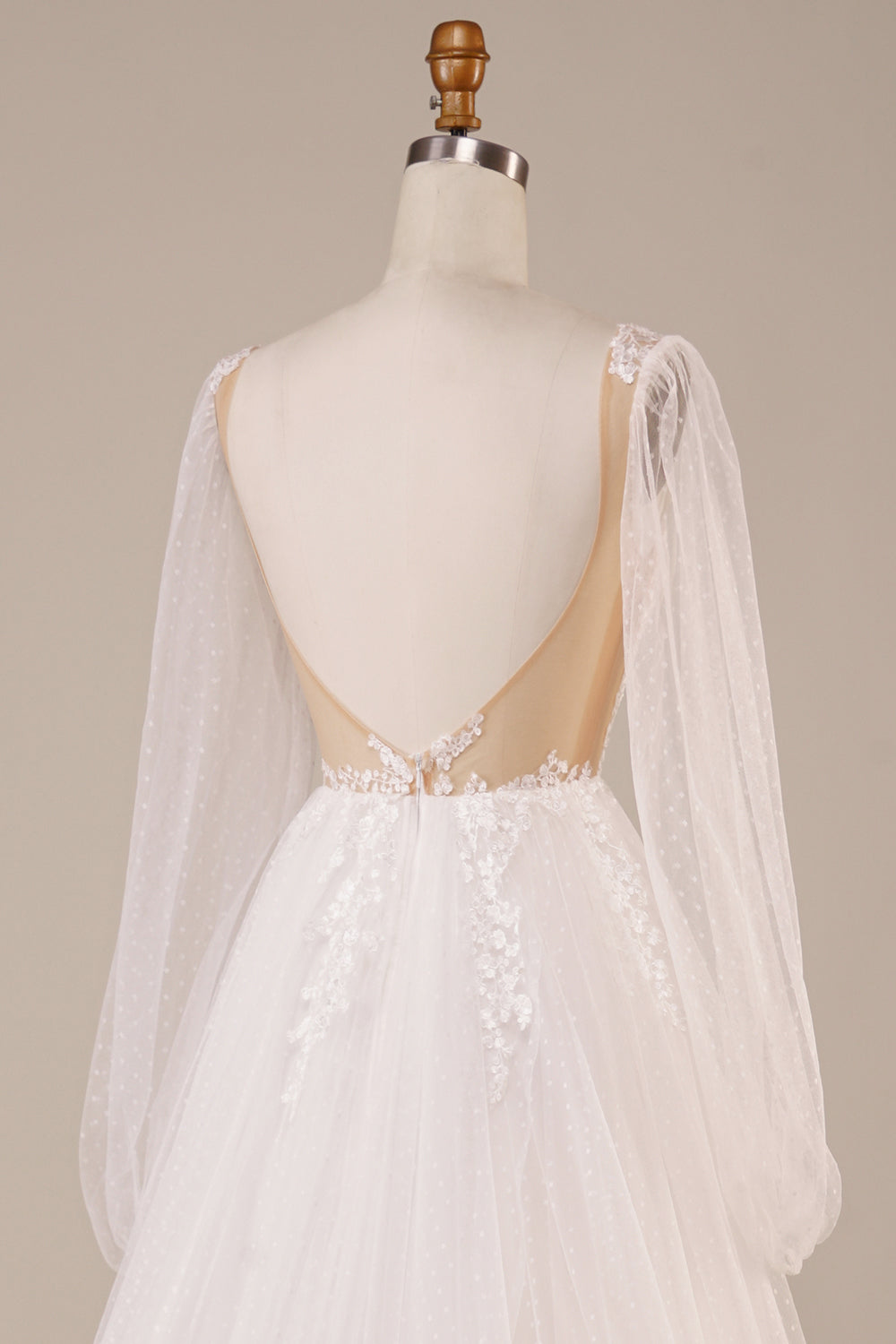 Robe de mariée ivoire à manches longues, dos ouvert et appliques
