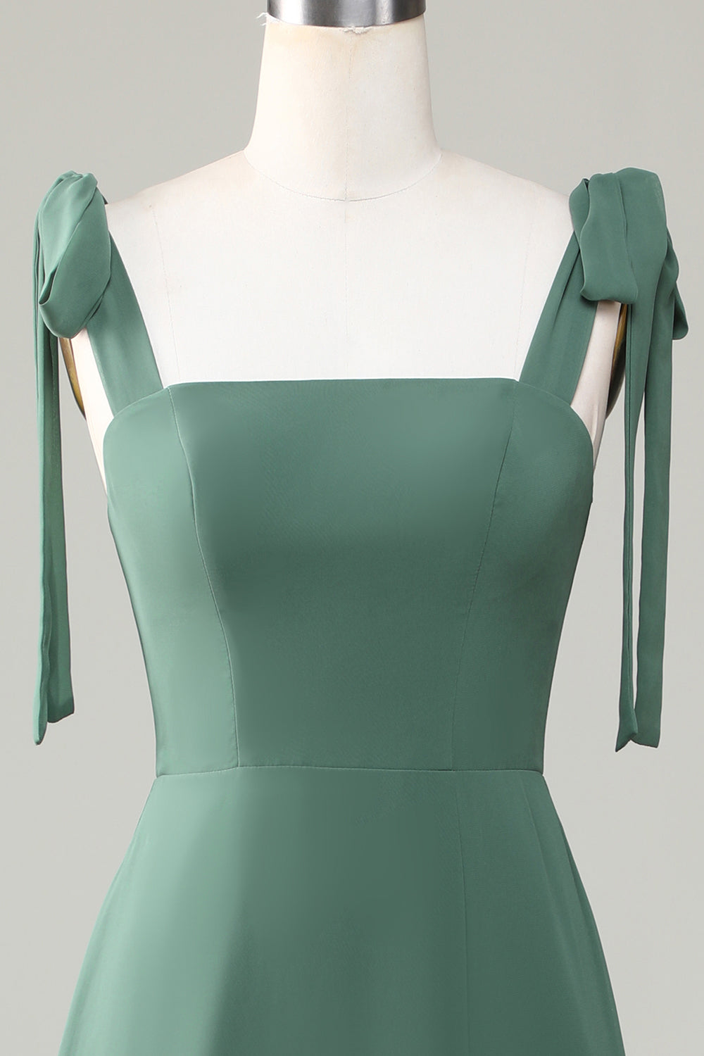 Robe de demoiselle d'honneur trapèze en eucalyptus à bretelles nouées et fente