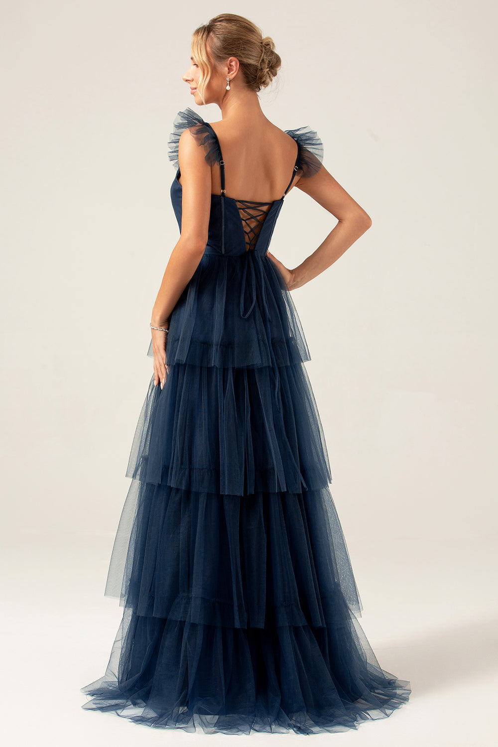 Robe longue de demoiselle d'honneur violette trapèze à volants avec bretelles amovibles