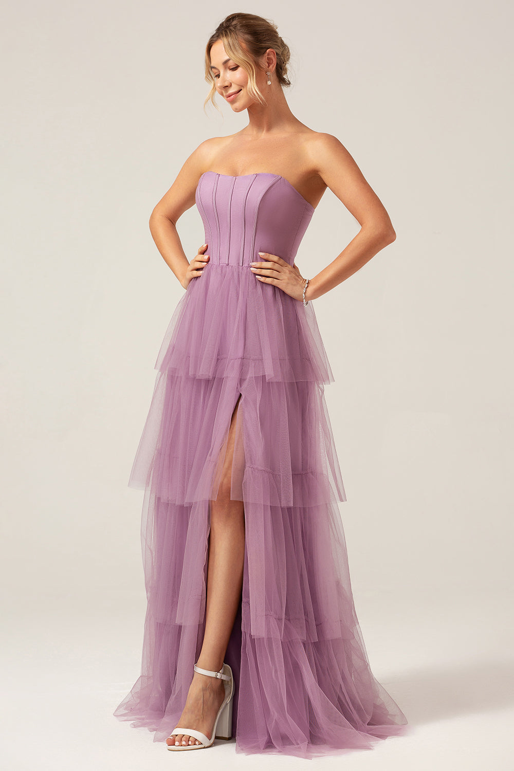 Robe longue de demoiselle d'honneur violette trapèze à volants avec bretelles amovibles