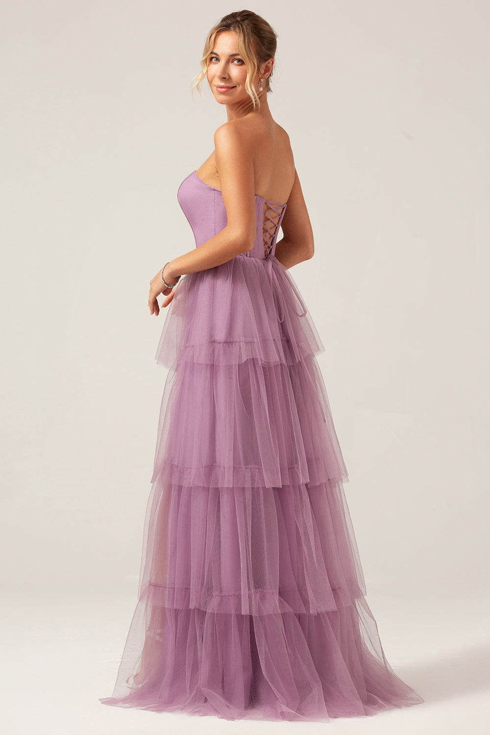 Robe longue de demoiselle d'honneur violette trapèze à volants avec bretelles amovibles