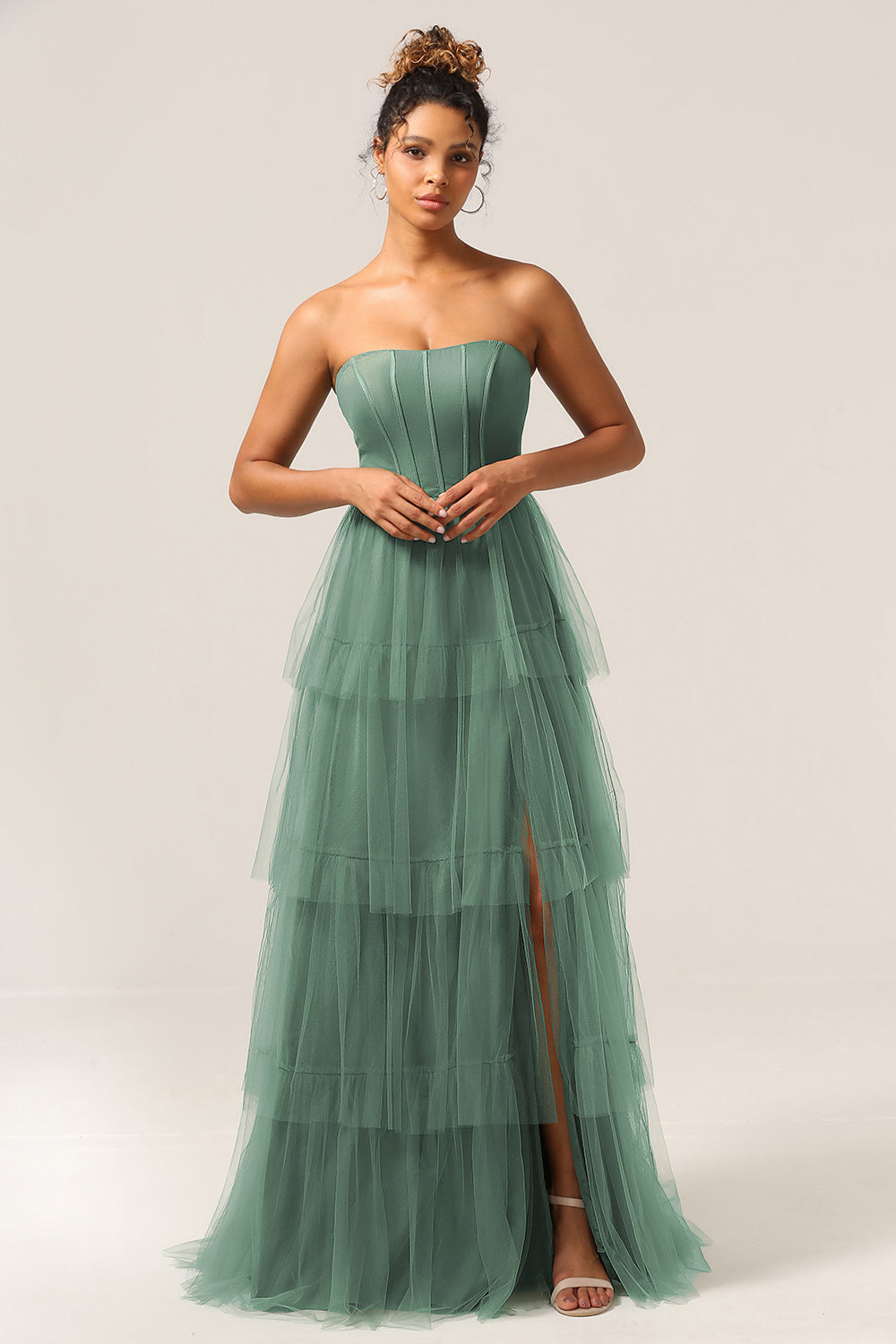 Robe longue de demoiselle d'honneur violette trapèze à volants avec bretelles amovibles