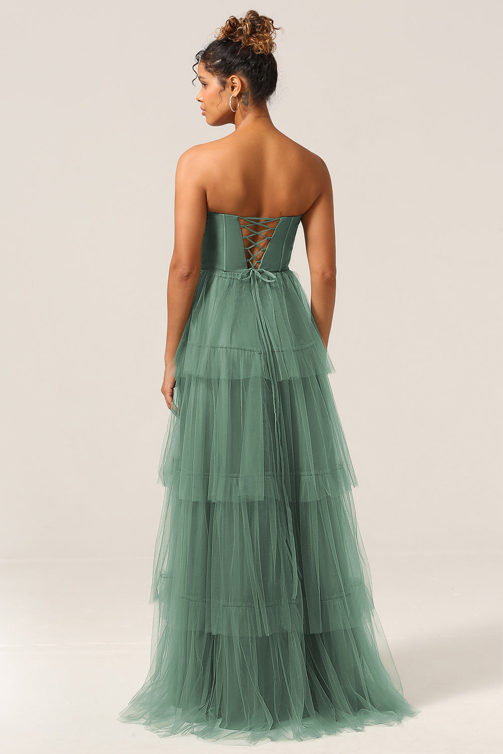 Robe longue de demoiselle d'honneur violette trapèze à volants avec bretelles amovibles