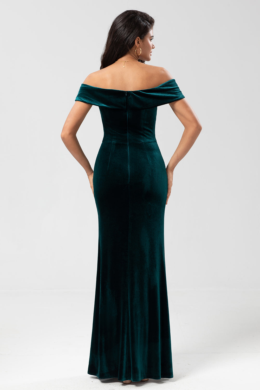 Robe de demoiselle d'honneur en velours vert paon "Epitome of Romance" avec épaules dénudées et silhouette sirène
