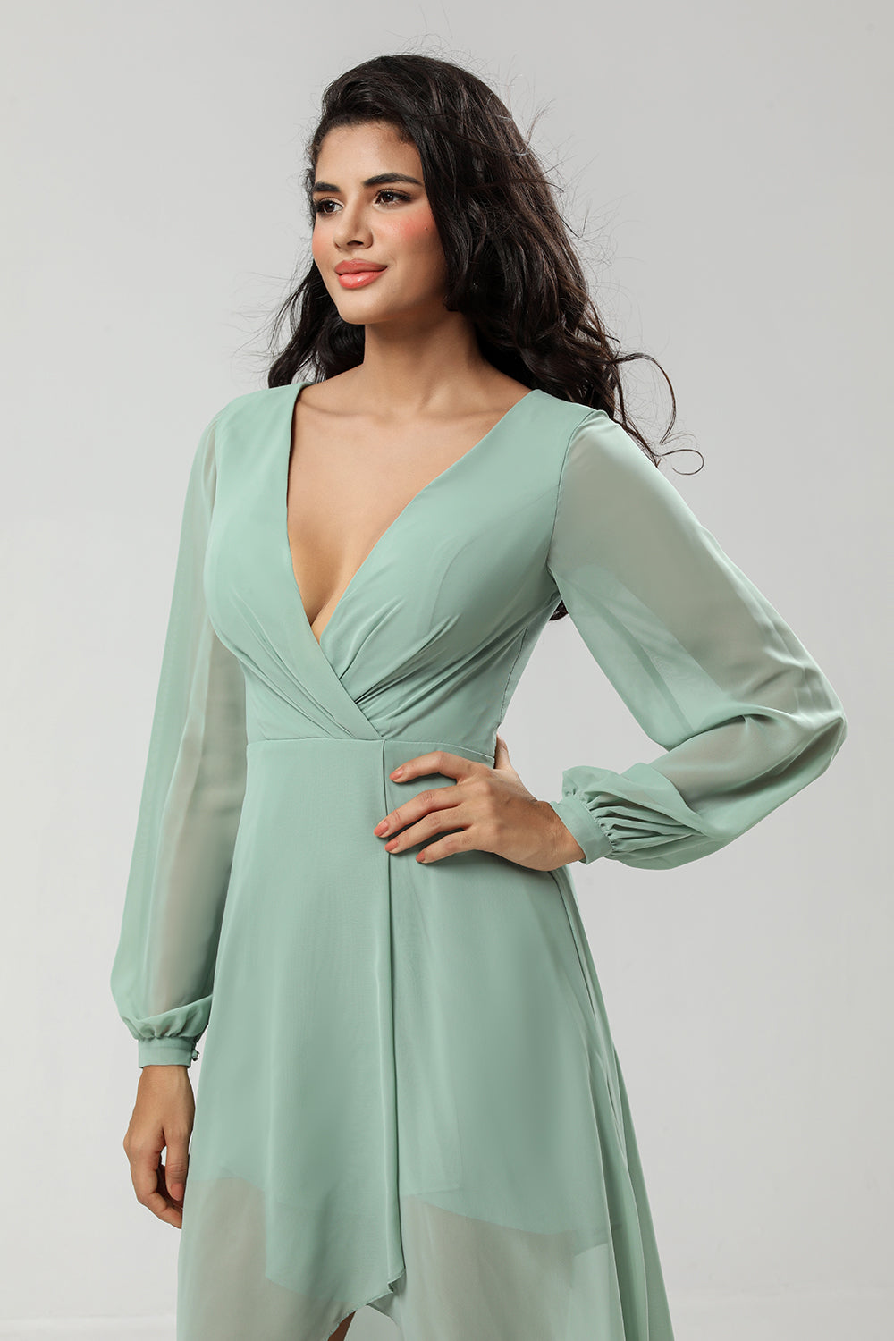 Robe de demoiselle d'honneur trapèze en mousseline asymétrique verte à manches longues