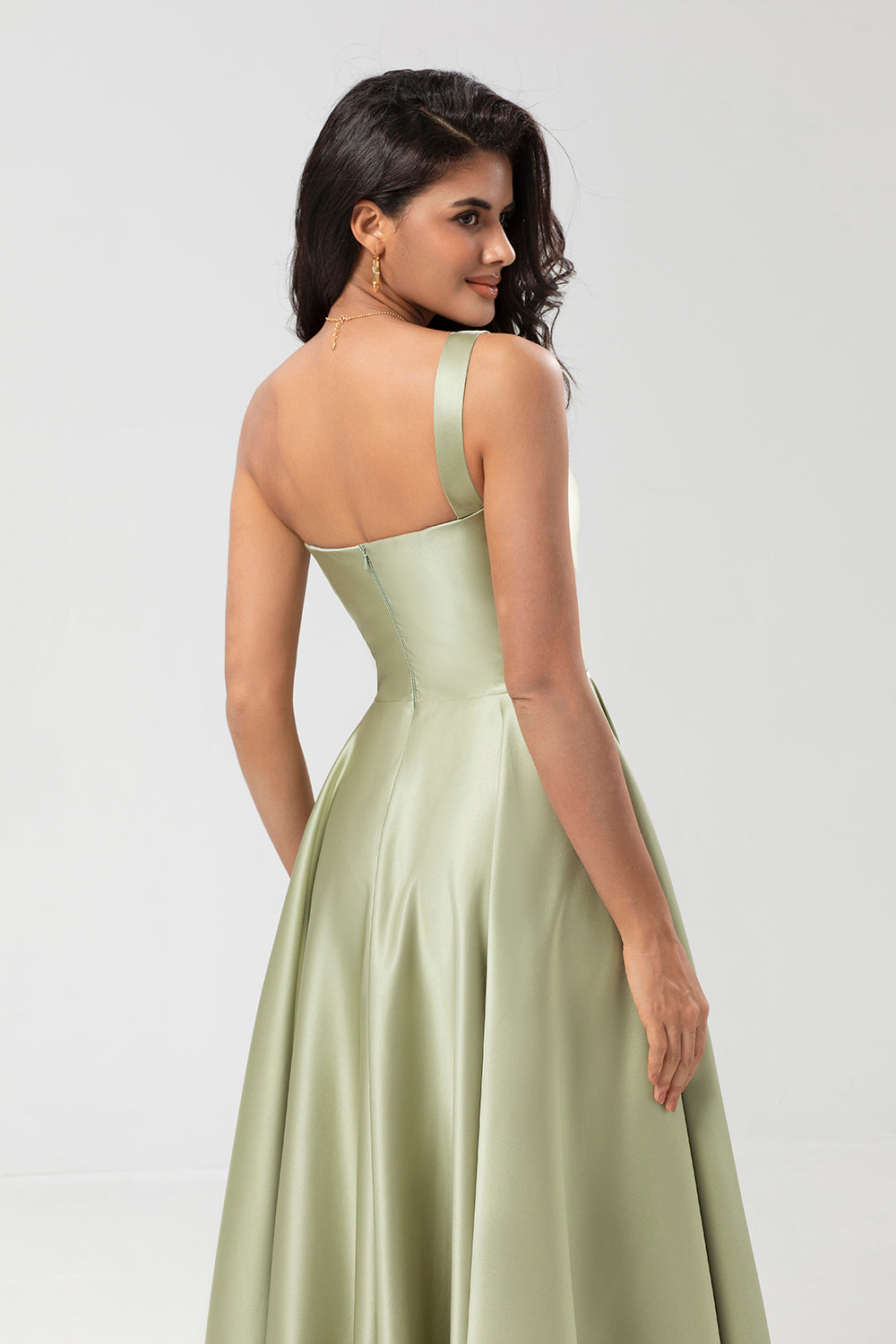 Robe de demoiselle d'honneur verte en satin à une épaule avec poches