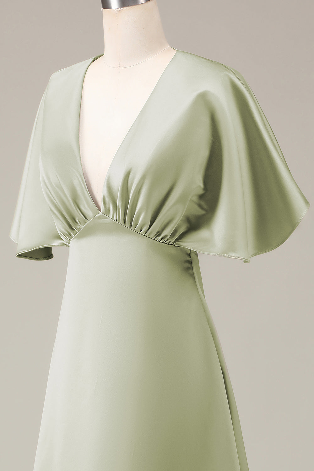 Robe de demoiselle d'honneur trapèze en satin à manches courtes et col en V Dusty Sage
