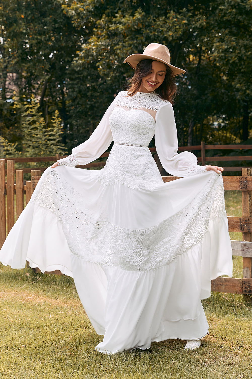 Robe de mariée bohème ivoire à manches longues en dentelle